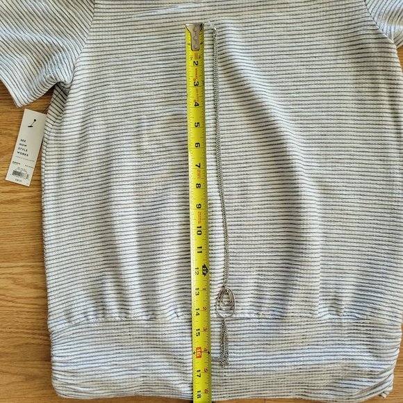 NWT Apt 9 Top Open Ladder Sleeves White Grey Stripe Size Small Necklace Included - Picture 7 of 14